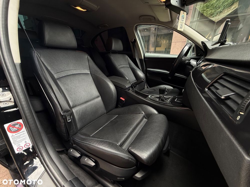 BMW Seria 3 330i - 9