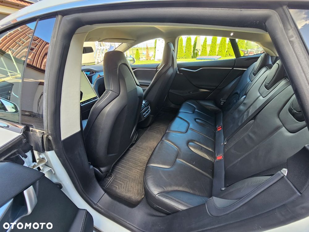Tesla Model S 85 - 11