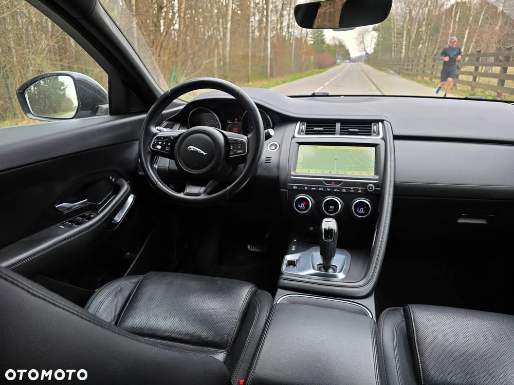 Jaguar E-Pace P250 AWD R-Dynamic - 22