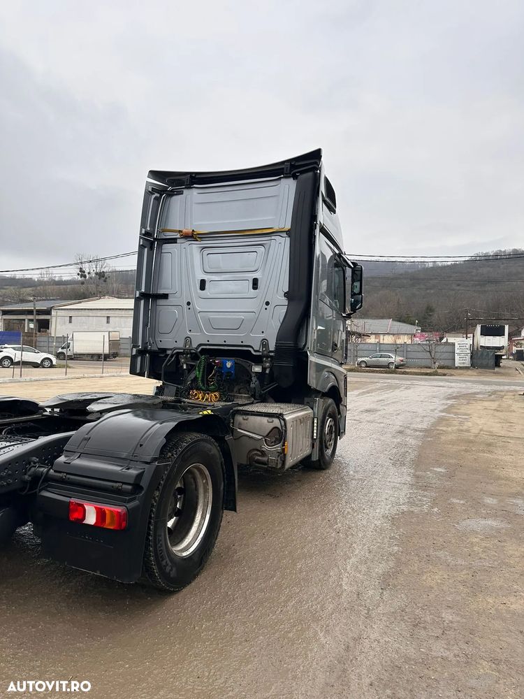 Mercedes-Benz Actros - 4
