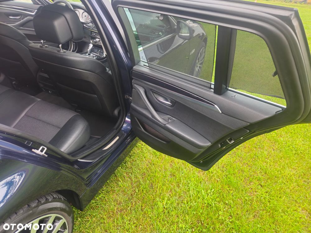 BMW Seria 5 525d xDrive - 15
