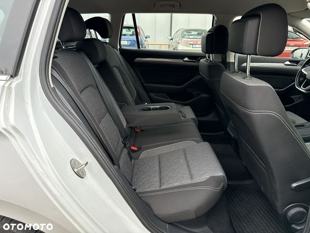 Volkswagen Passat 2.0 TDI SCR DSG Business - 18
