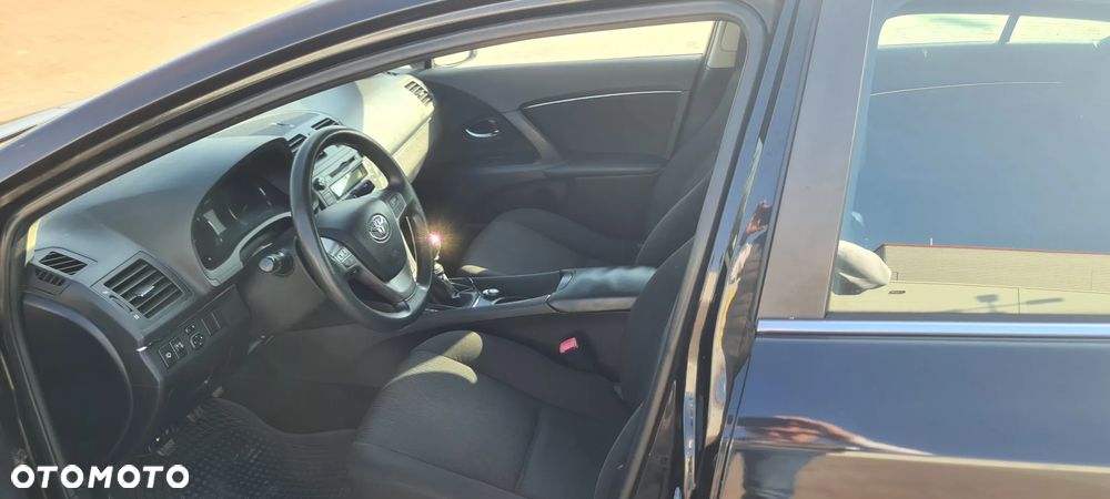 Toyota Avensis 1.6 Luna - 6