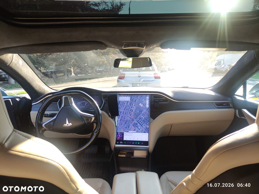 Tesla Model S 85 D - 4