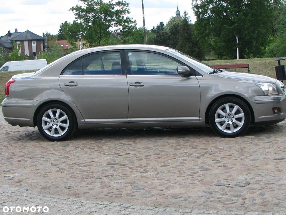 Toyota Avensis 2.0 VVT-i Executive - 4
