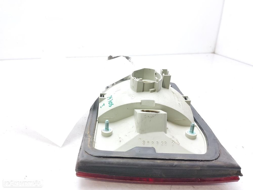 FAROLIM TRASEIRO ESQUERDO INTERIOR AUDI A8 1998 - 3