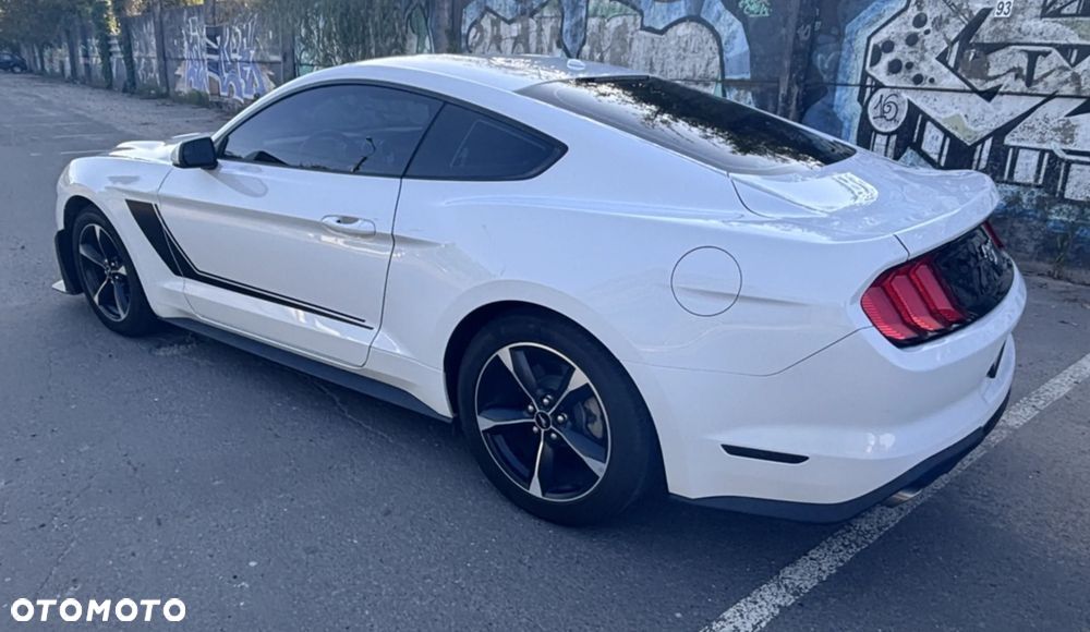 Ford Mustang - 8
