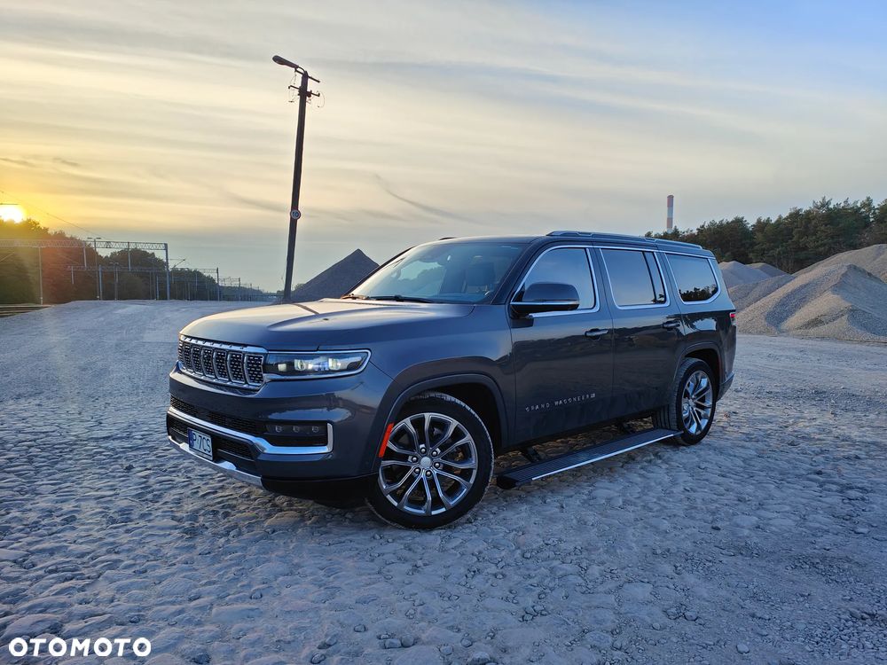 Jeep Grand Wagoneer - 1