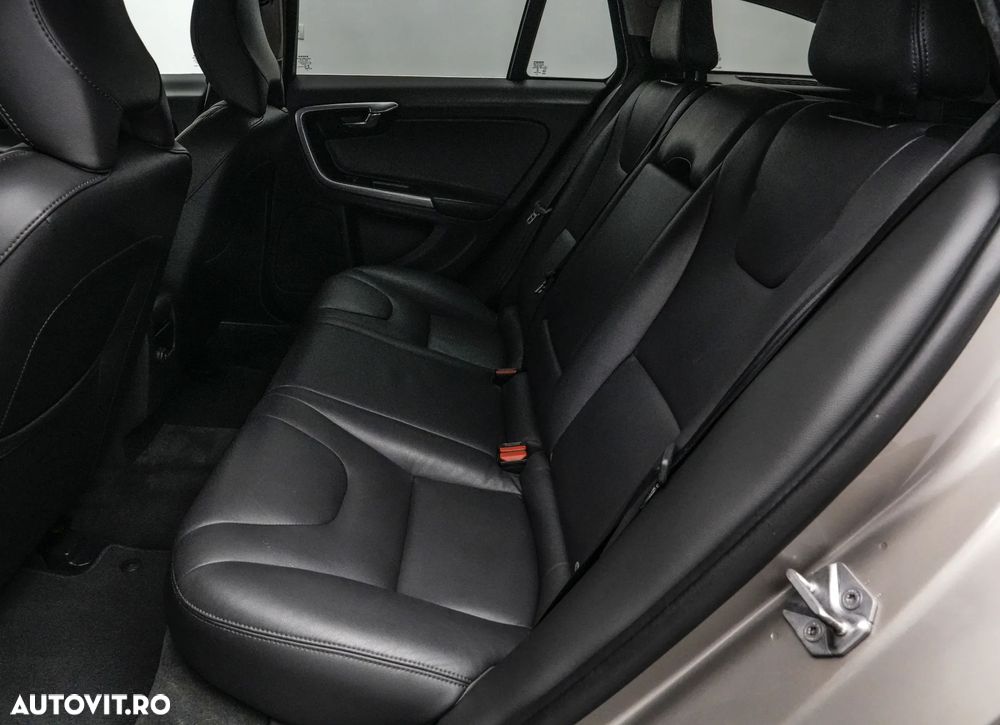Volvo V60 D5 Momentum - 15