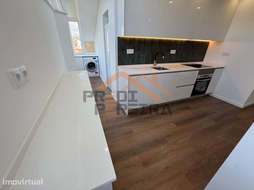 Situado na Amadora/Venteira, T2 totalmente remodelado. - Grande imagem: 3/19