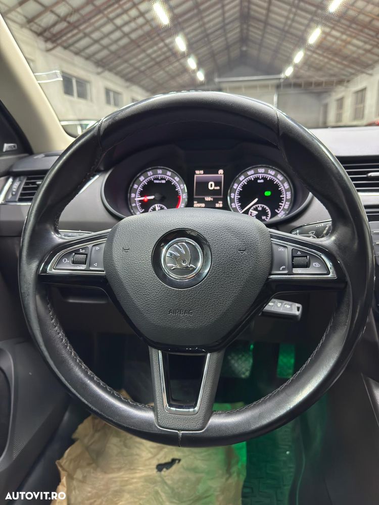 Skoda Octavia Combi Diesel 2.0 TDI 4X4 DSG Laurin&Klement - 15