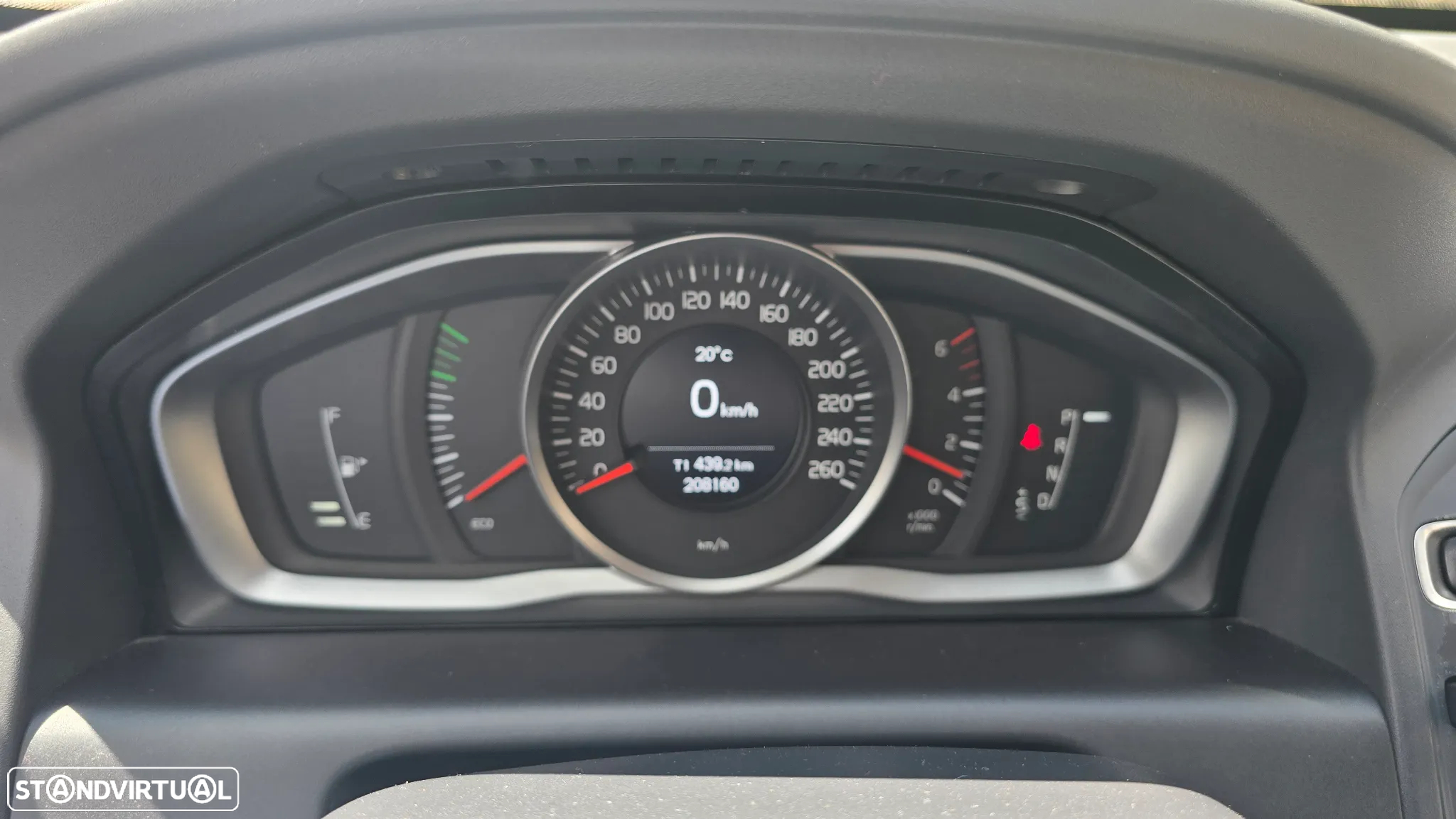 Volvo XC 60 2.0 D4 Momentum Geartronic - 26