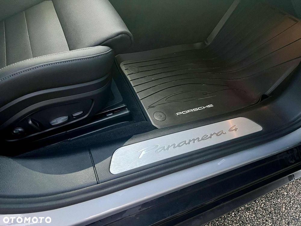 Porsche Panamera 4 - 31