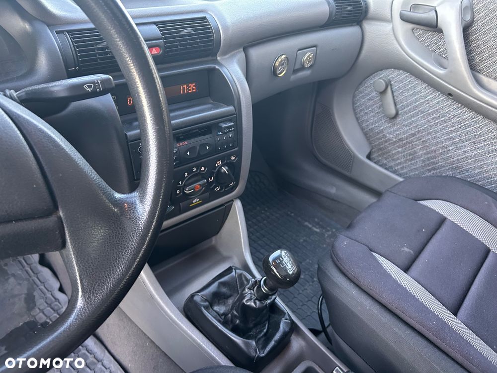 Opel Astra 1.4 GL - 11