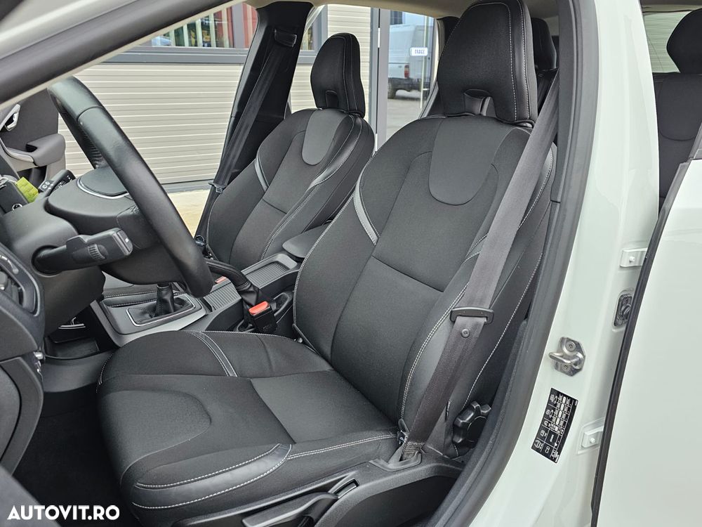 Volvo V40 D2 Geartronic Momentum - 24