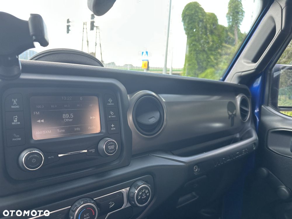 Jeep Wrangler - 9
