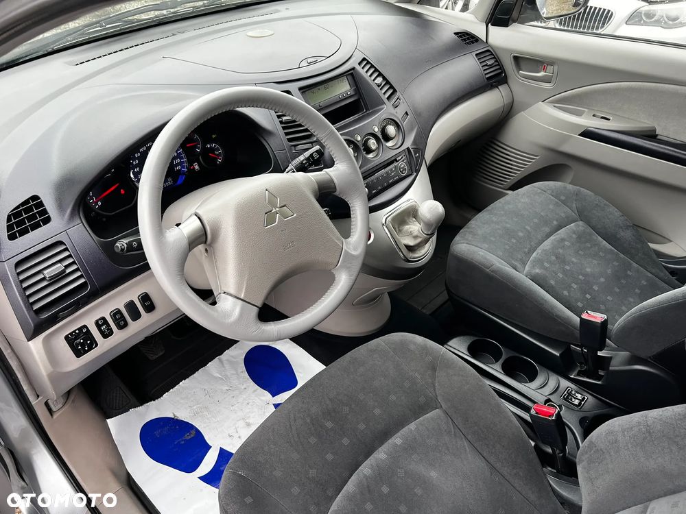 Mitsubishi Grandis 2.4 Intense - 5