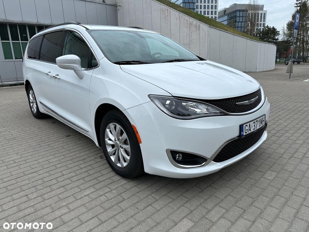 Chrysler Pacifica - 14