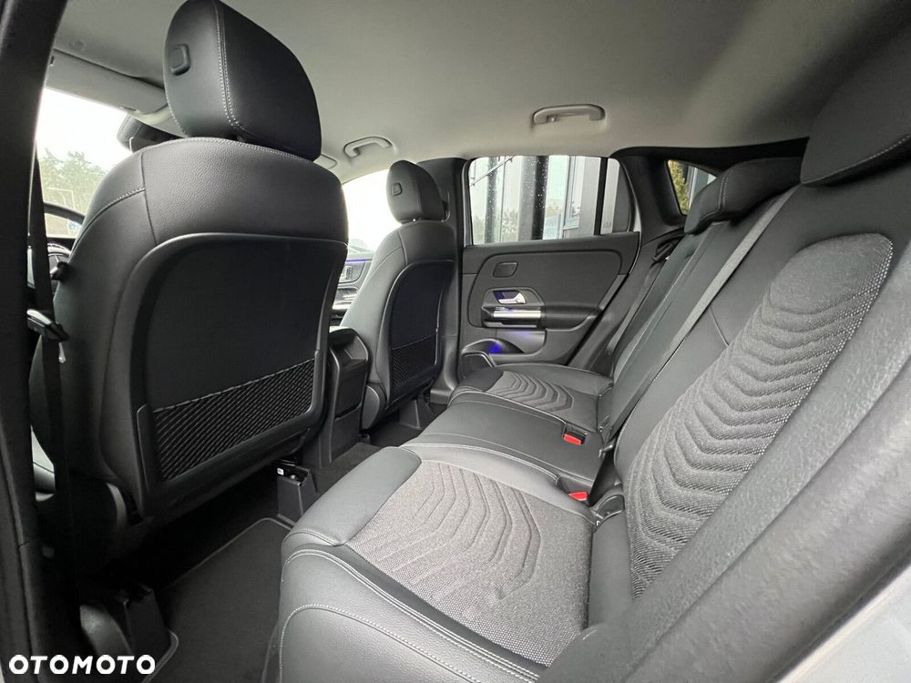 Mercedes-Benz GLA - 11
