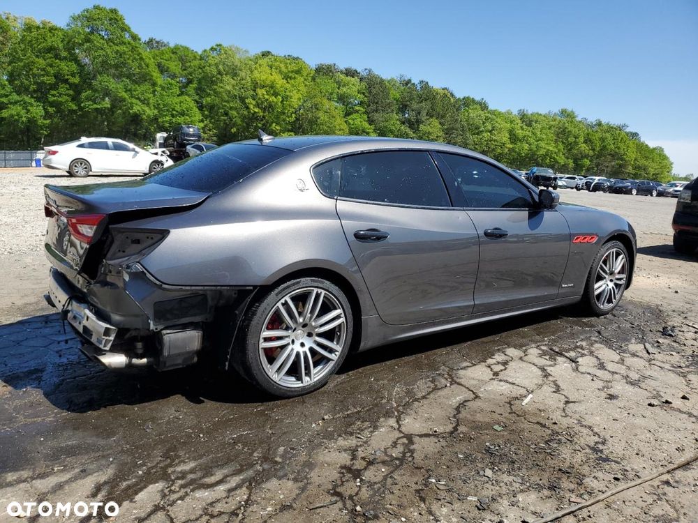 Maserati Quattroporte - 4