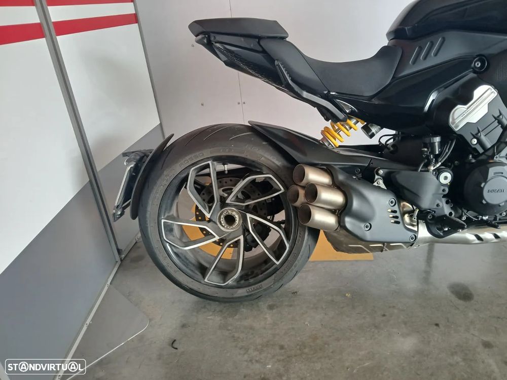 Ducati Diavel V4 - 4