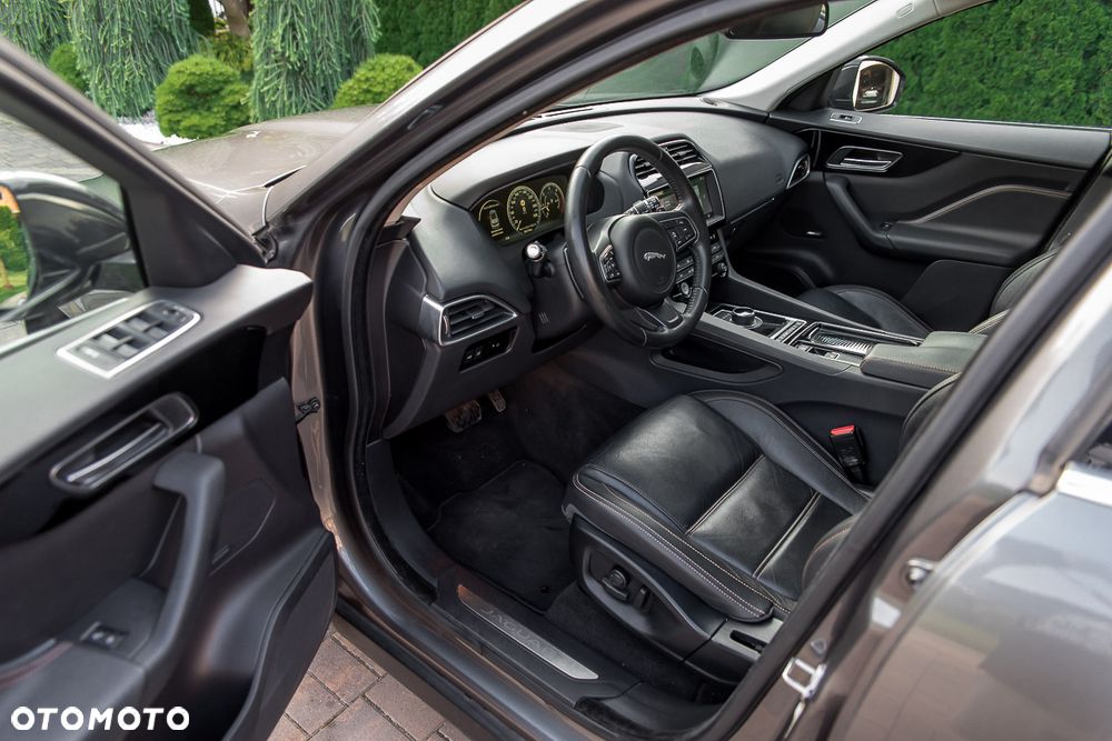 Jaguar F-Pace 2.0 i4D AWD Prestige - 23