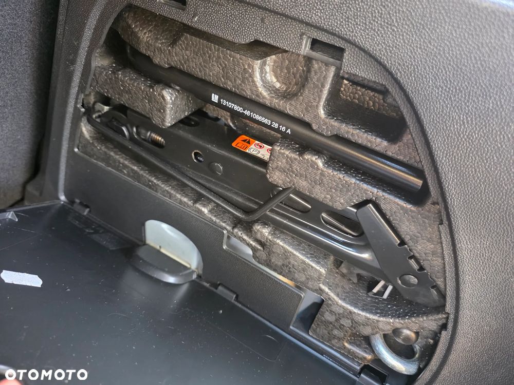 Opel Corsa 1.4 Cosmo - 30