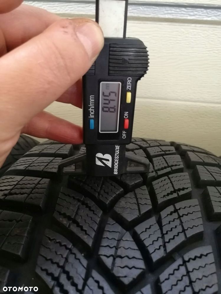Opony zimowe 205/50 R 17 Goodyear Ultragrip Performance - 3