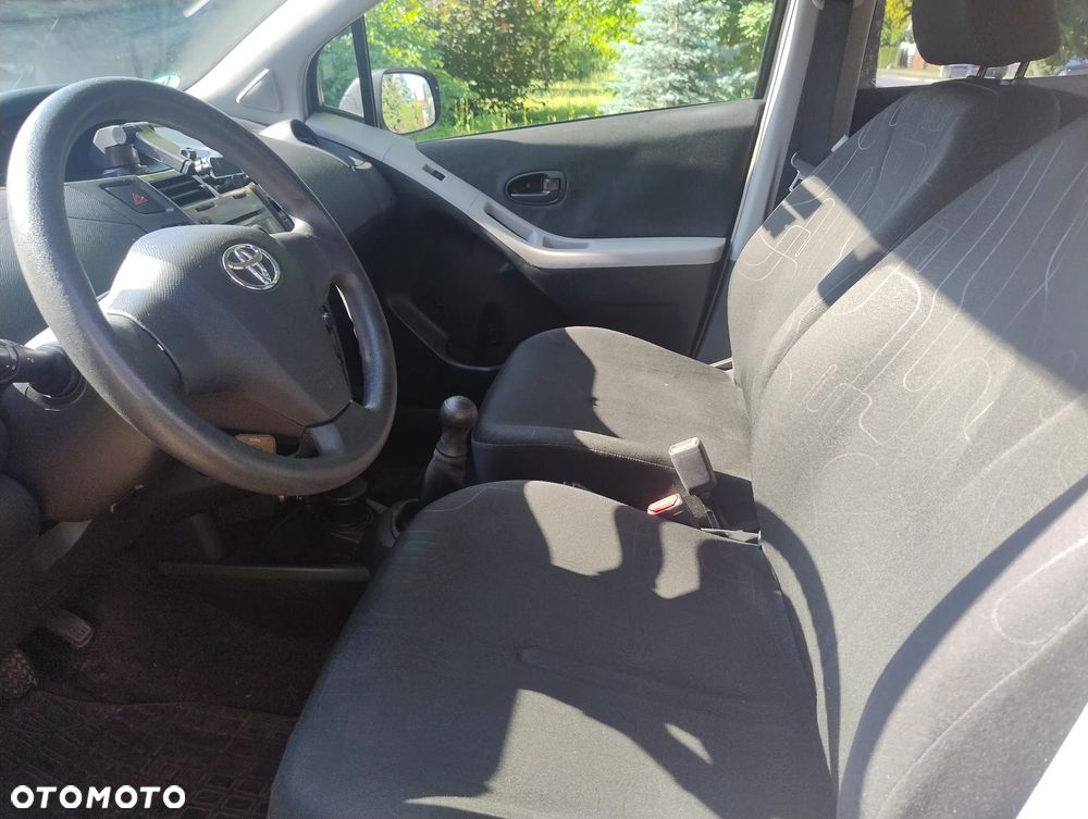 Toyota Yaris 1.0 Luna A/C - 21