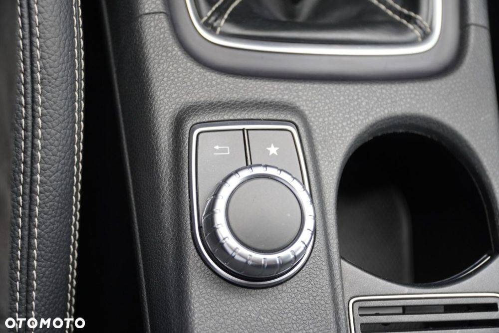 Mercedes-Benz CLA 200 UrbanStyle Edition - 21