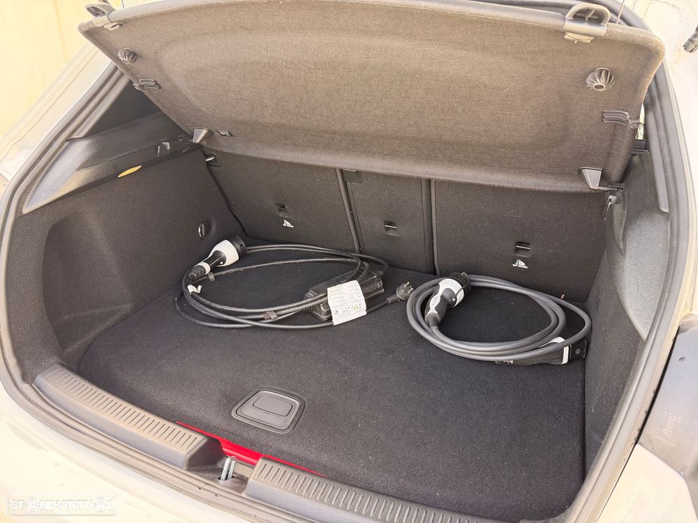 Mercedes-Benz A 250 e 8G-DCT AMG Line - 12