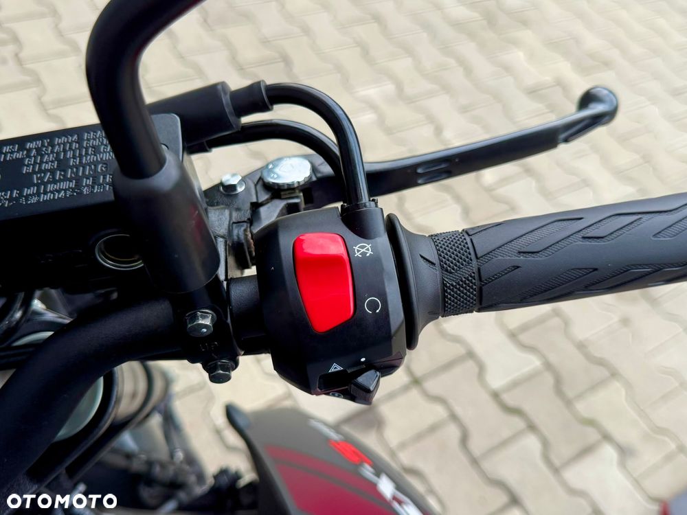 Suzuki GSX - 19