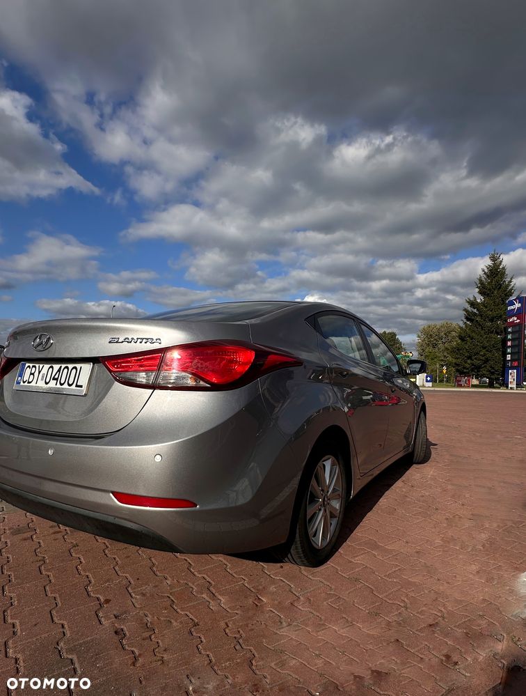 Hyundai Elantra - 5