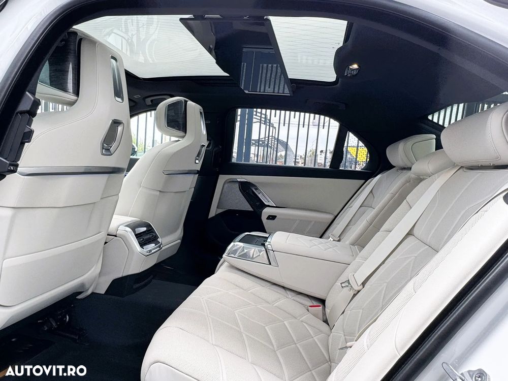 BMW Seria 7 740d xDrive MHEV - 10