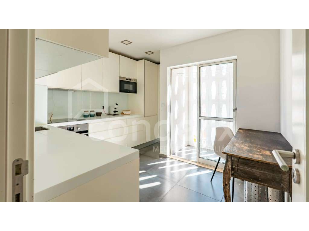 Apartamento T3 SANTO ANTÓNIO DOS CAVALEIROS | RUA ALVES REDOL - Grande imagem: 4/22
