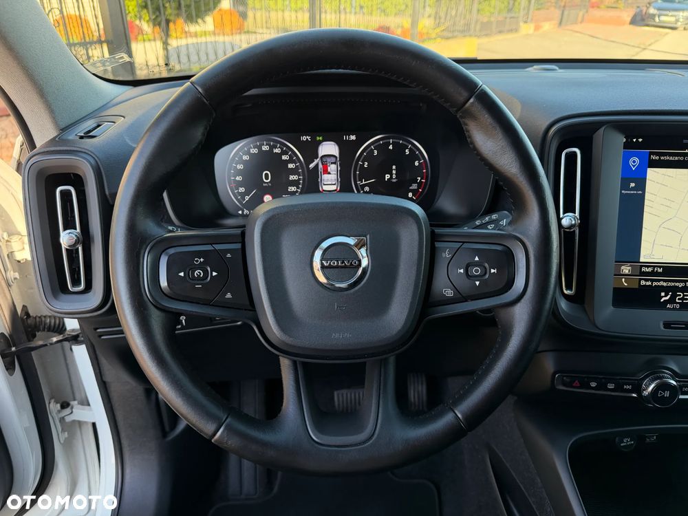 Volvo XC 40 T3 Momentum - 24