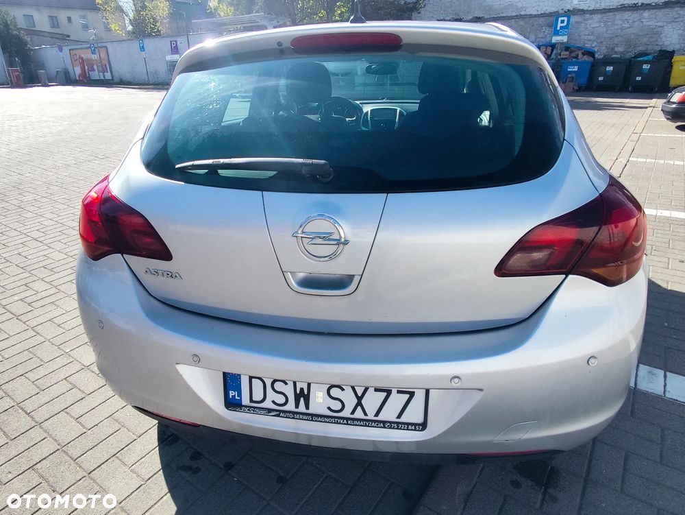 Opel Astra 1.6 Design Edition - 4