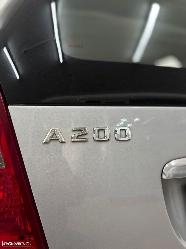 Mercedes-Benz A 200 Elegance Automatic - 11