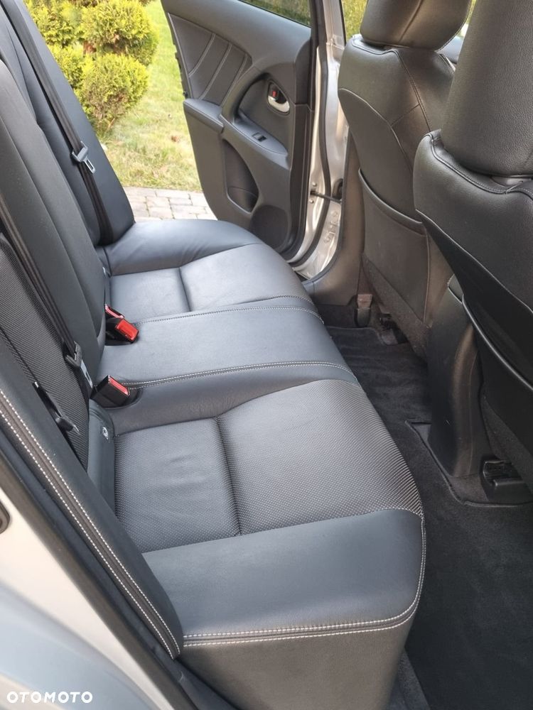 Toyota Avensis 2.0 D-4D Premium - 18