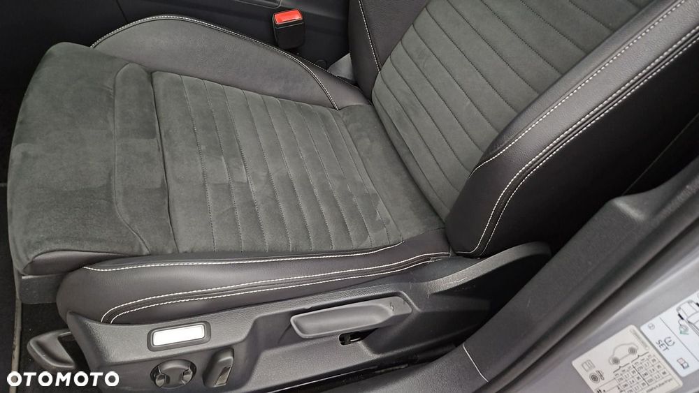 Volkswagen Passat Variant 2.0 TDI Elegance DSG - 13