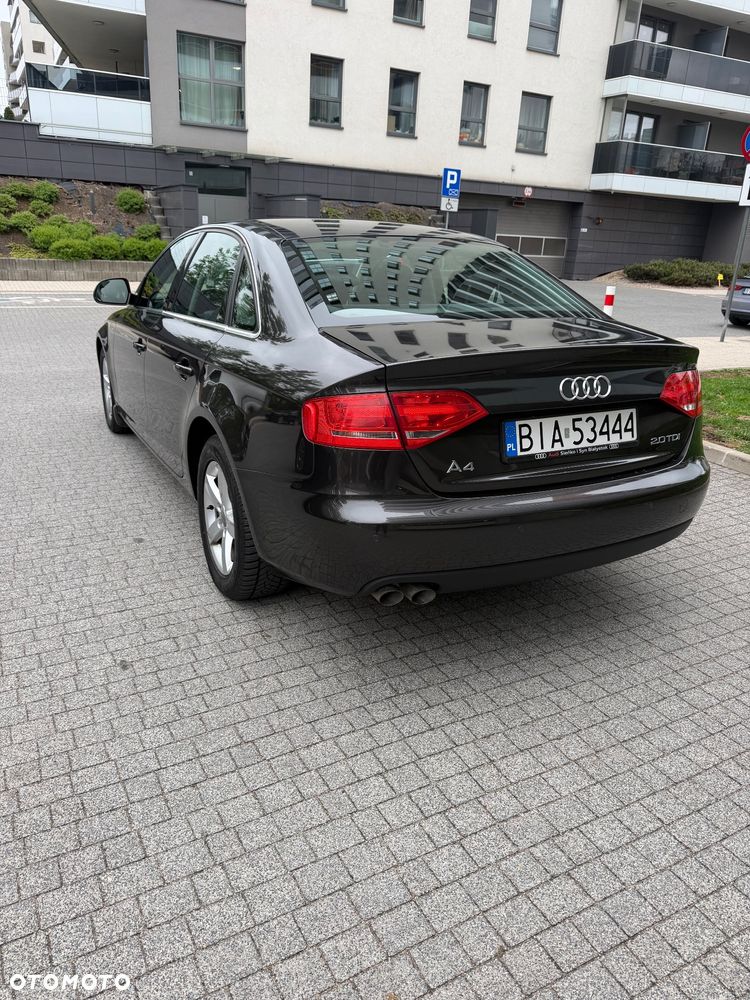 Audi A4 Limousine - 4