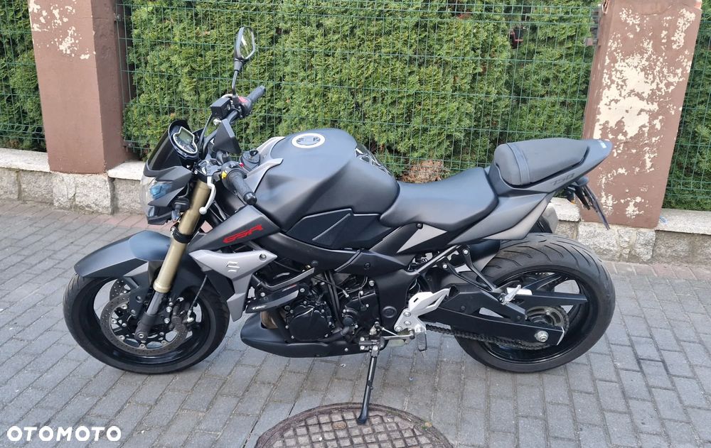 Suzuki GSR - 5