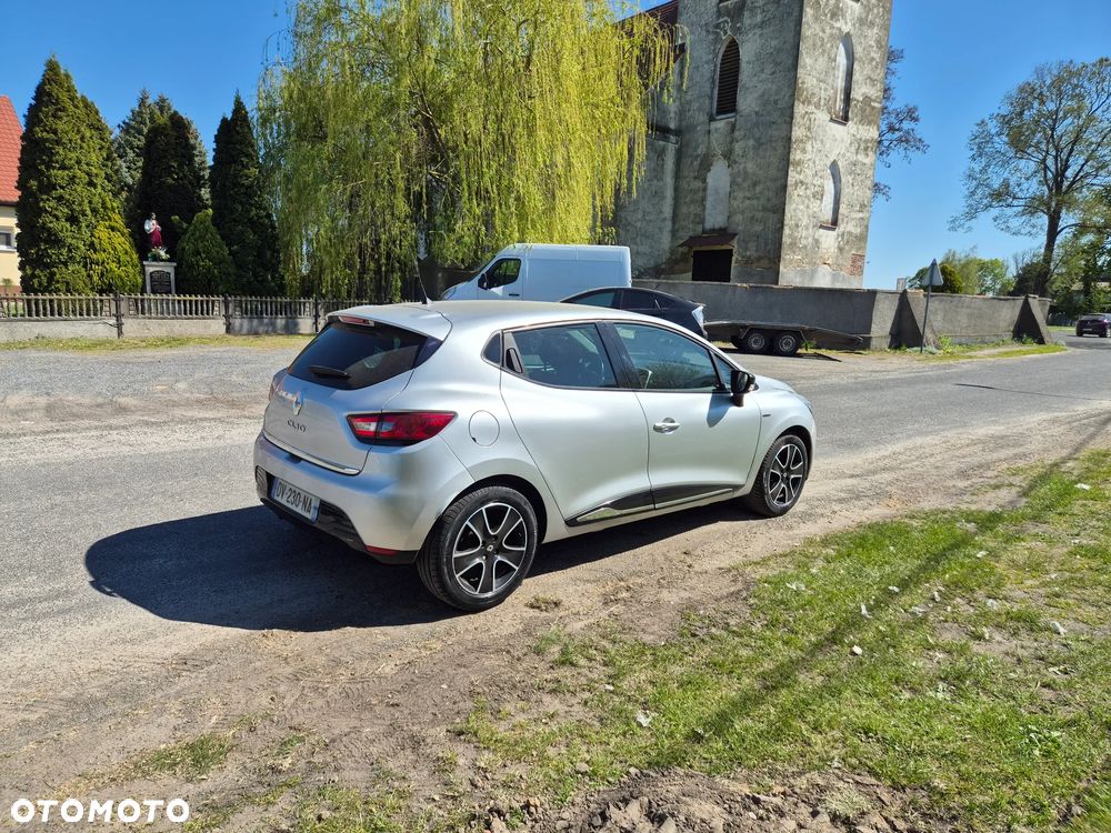 Renault Clio 1.2 16V 75 LIMITED - 11