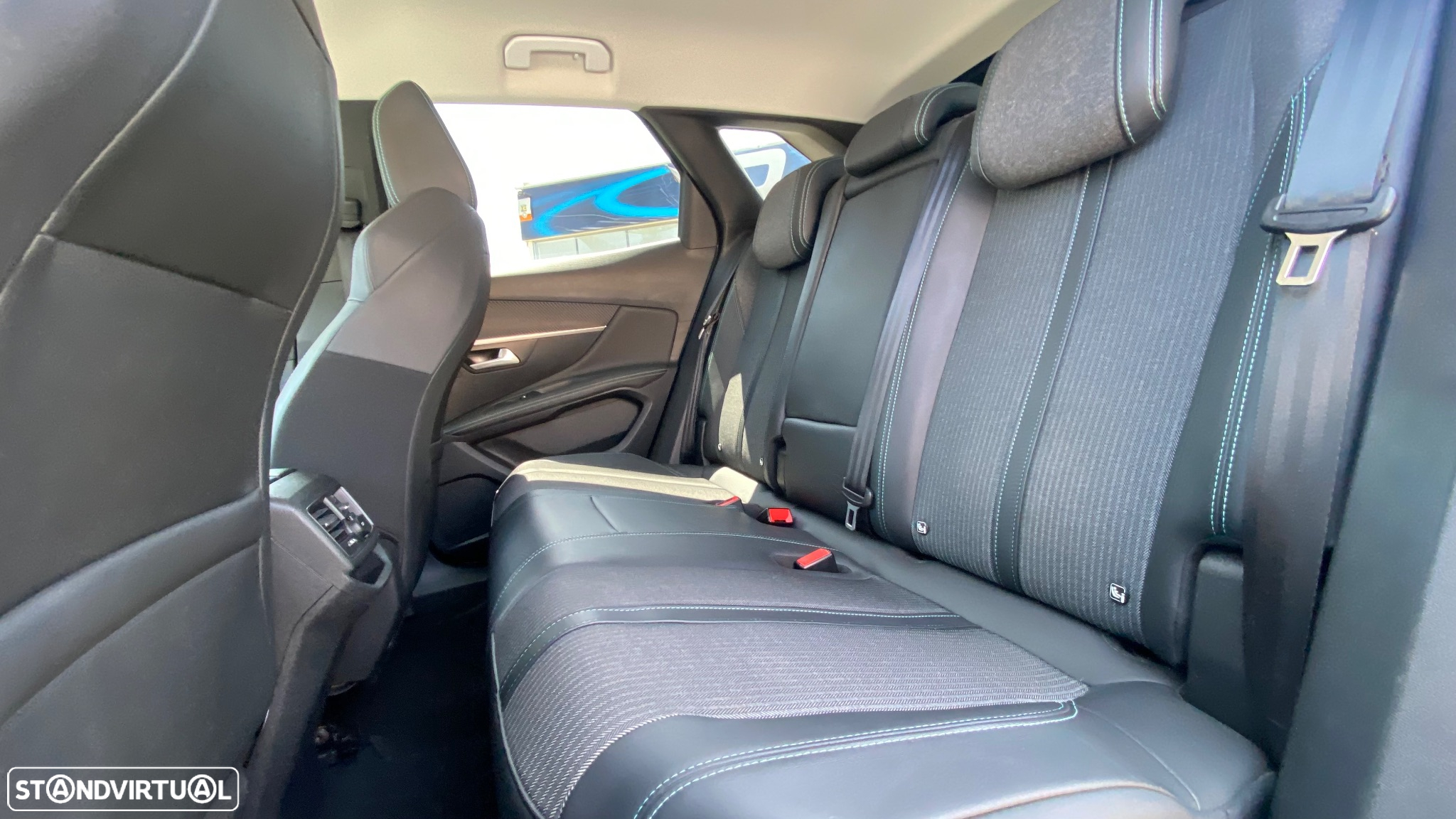 Peugeot 3008 1.6 Hybrid Allure e-EAT8 - 26