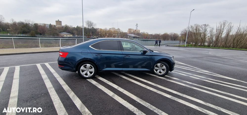 Skoda Superb 2.0 TDI DSG Ambition - 6