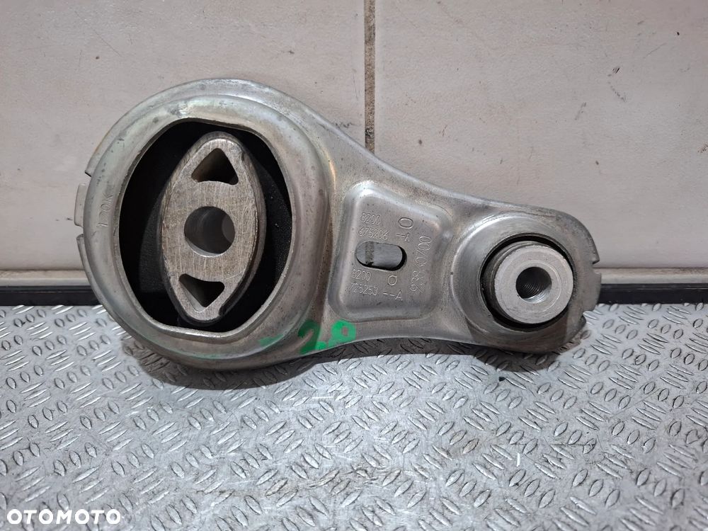 Łapa poduszka silnika Renault Trafic II 2011 rok 2,0D nr 8200725253A - 1