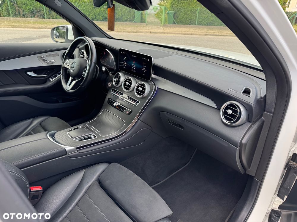 Mercedes-Benz GLC 300 de 4Matic 9G-TRONIC AMG Line Plus - 25