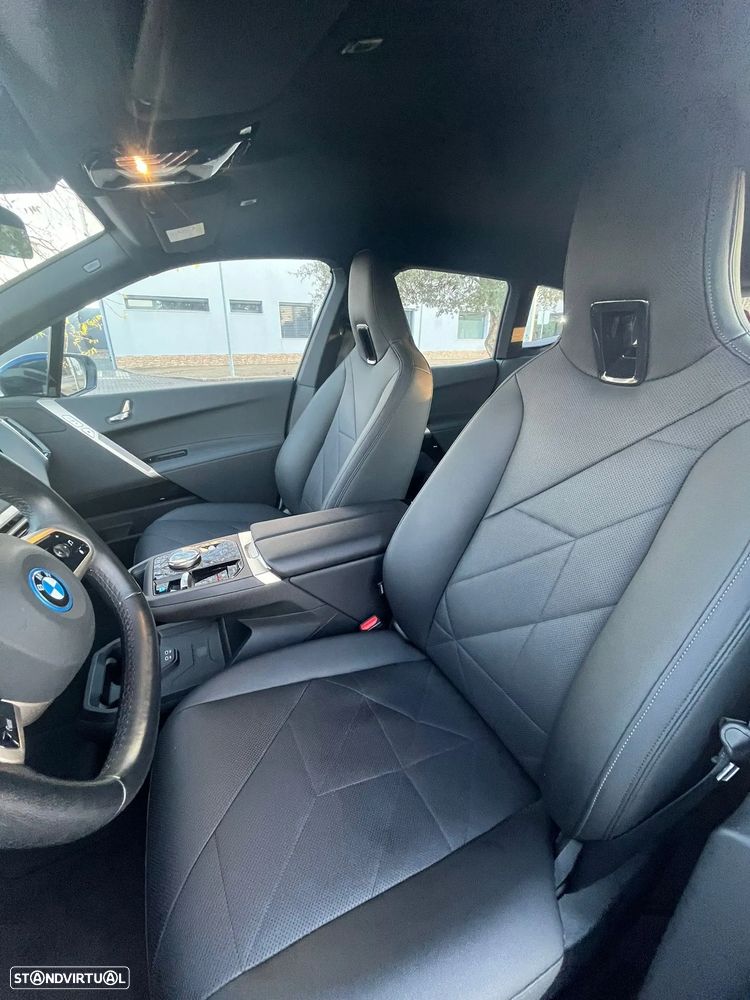 BMW iX xDrive 40 Pack Desportivo - 21
