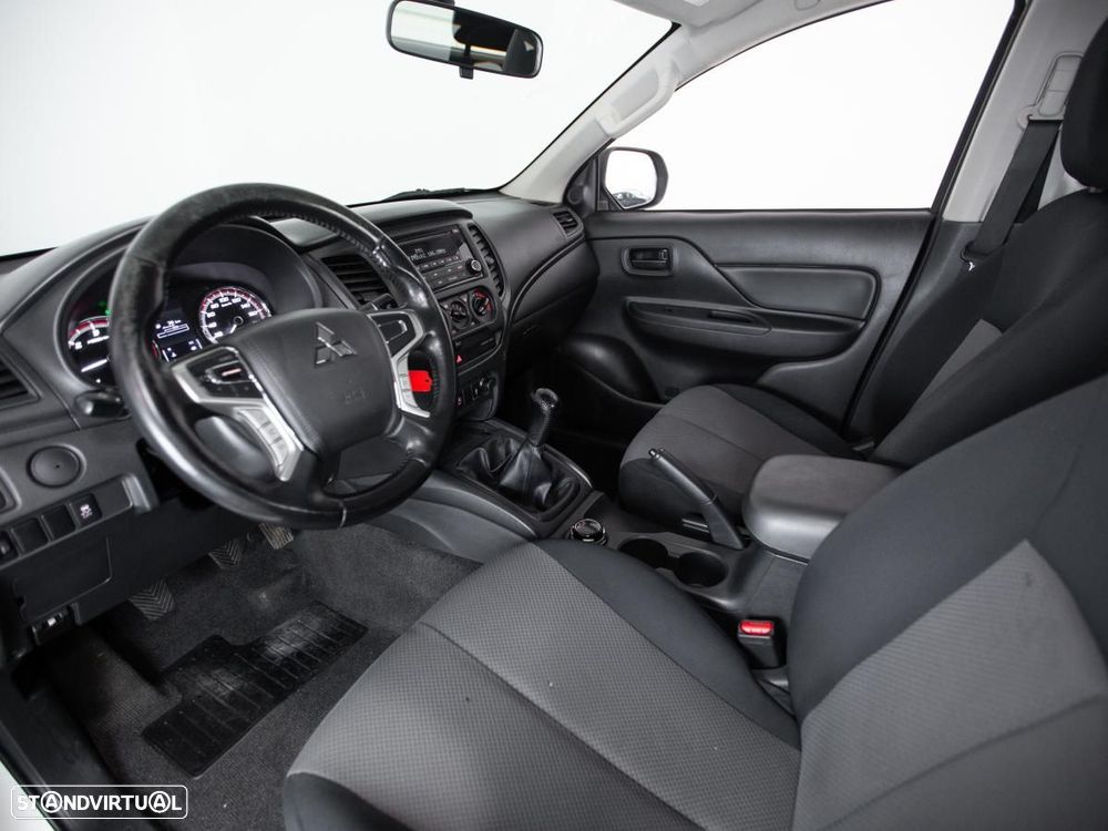 Mitsubishi L200 2.4 DI-D CLUB CAB INVITE 3L 4WD - 8