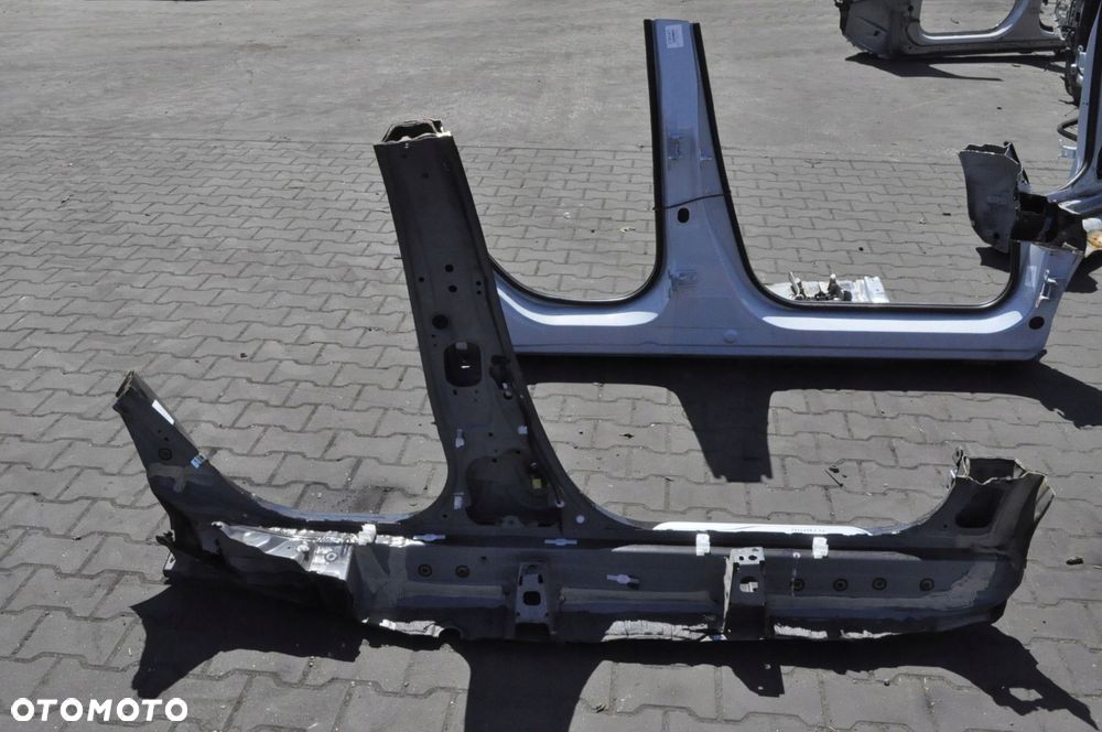 TOYOTA YARIS IV SŁUPEK PRÓG LEWY CAŁY DŁUGI - 3